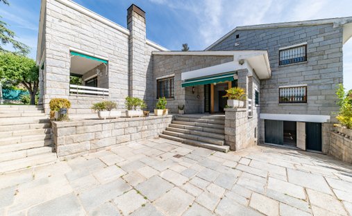 Villa in Pozuelo de Alarcon, Community of Madrid, Spain 1