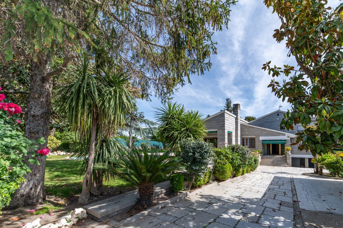 Villa in Pozuelo de Alarcon, Comunidad de Madrid, Spain 2 - 18035408