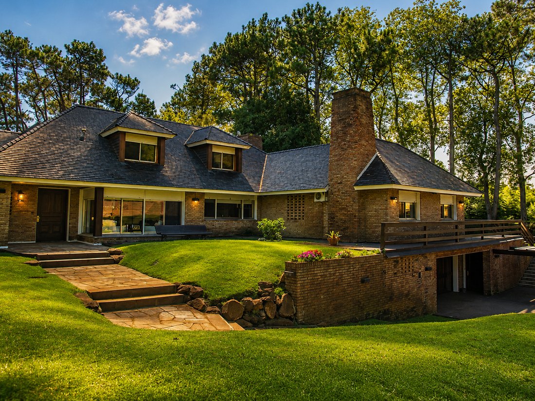 Chalet in Punta del Este, Maldonado Department, Uruguay 1 - 16008745