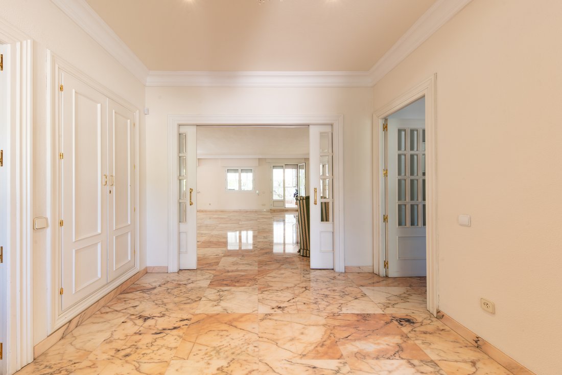 Villa in Pozuelo de Alarcon, Comunidad de Madrid, Spain 2 - 18035486