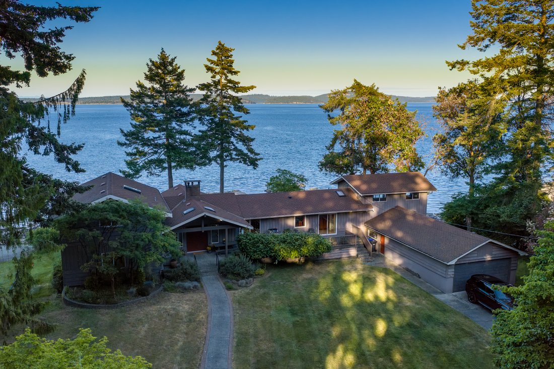 House in Ladysmith, British Columbia, Canada 3 - 18039996