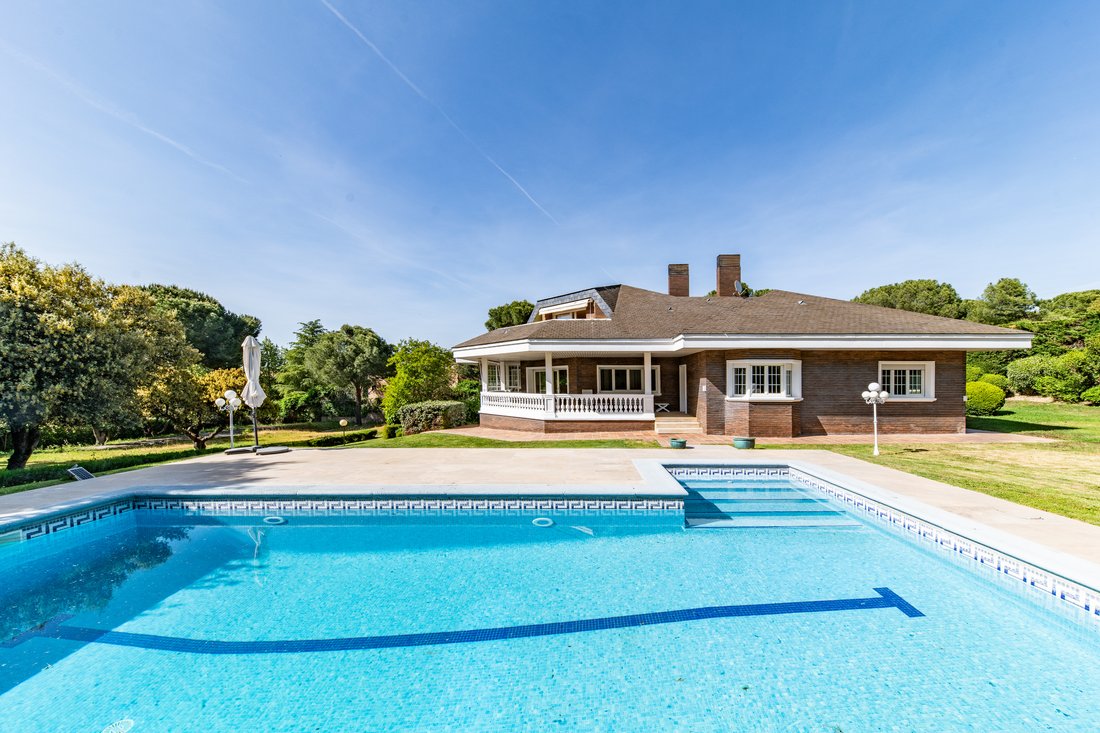 Villa in Pozuelo de Alarcon, Comunidad de Madrid, Spain 1 - 18035486