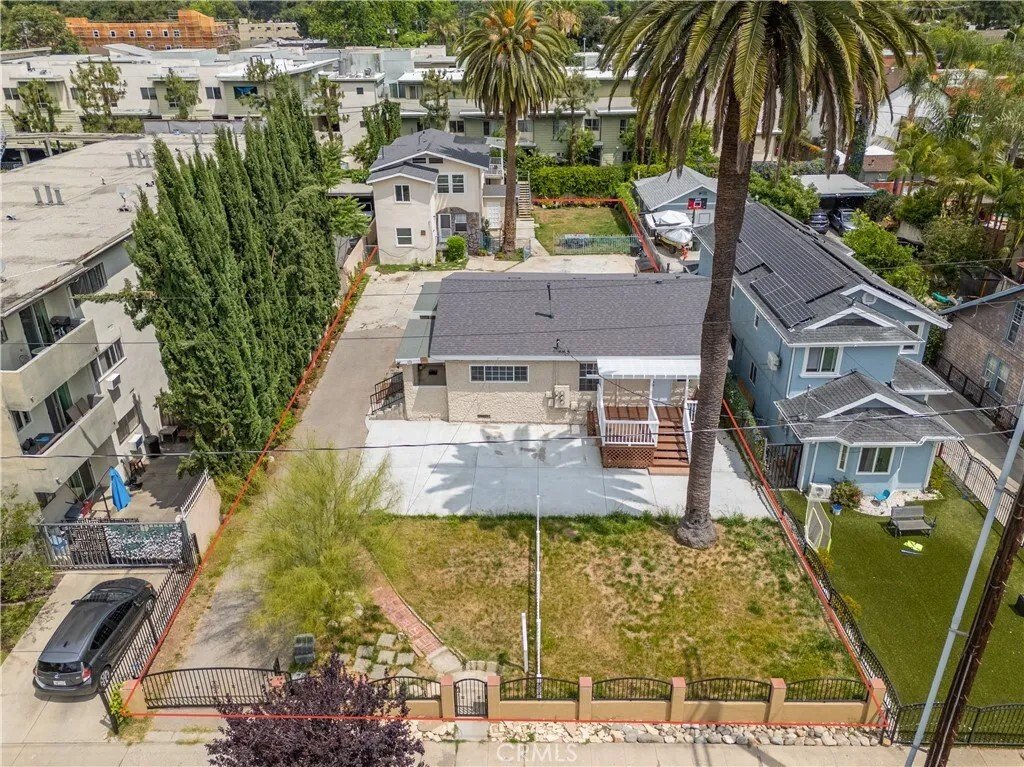Altadena, California, United States 1 - 17849771