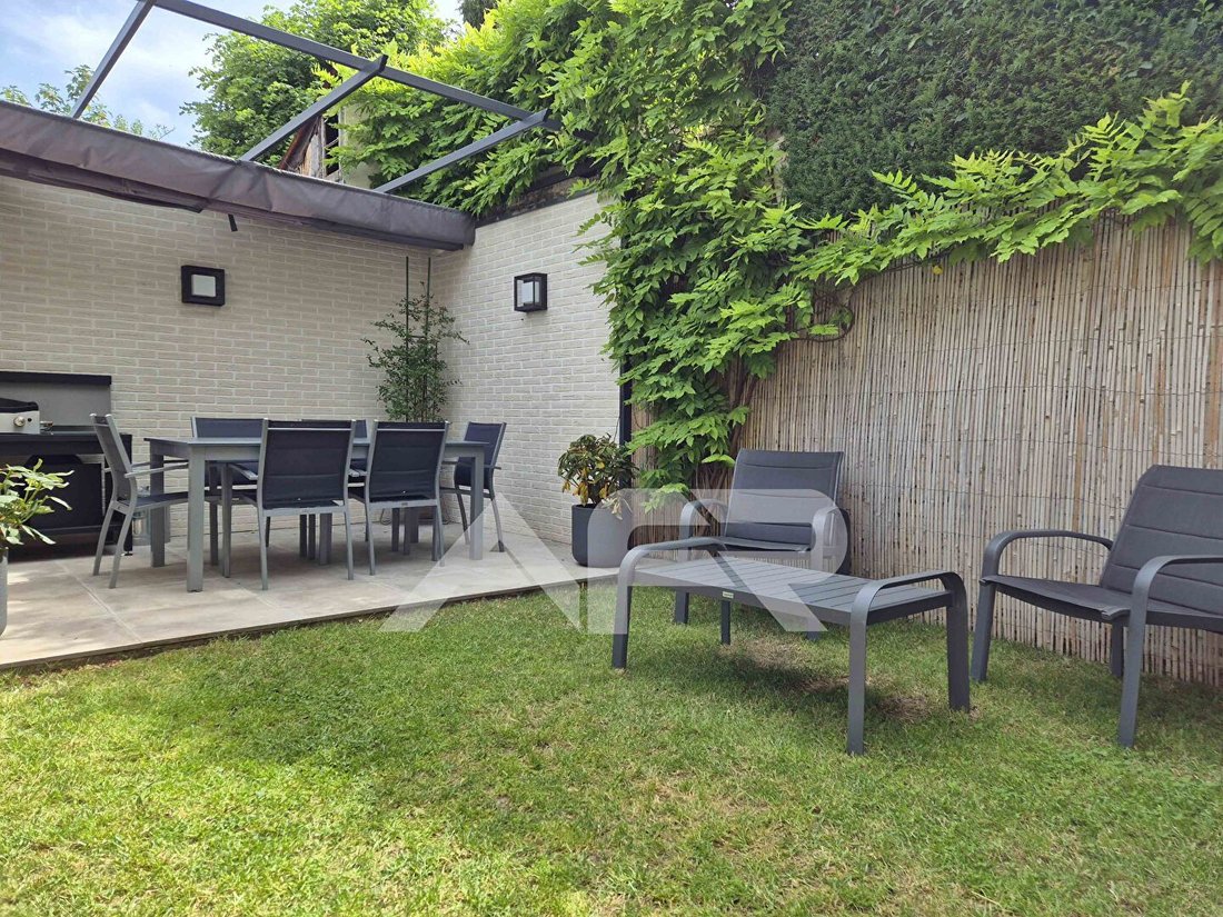 House in Chatou, Ile-de-France, France 2 - 18040934