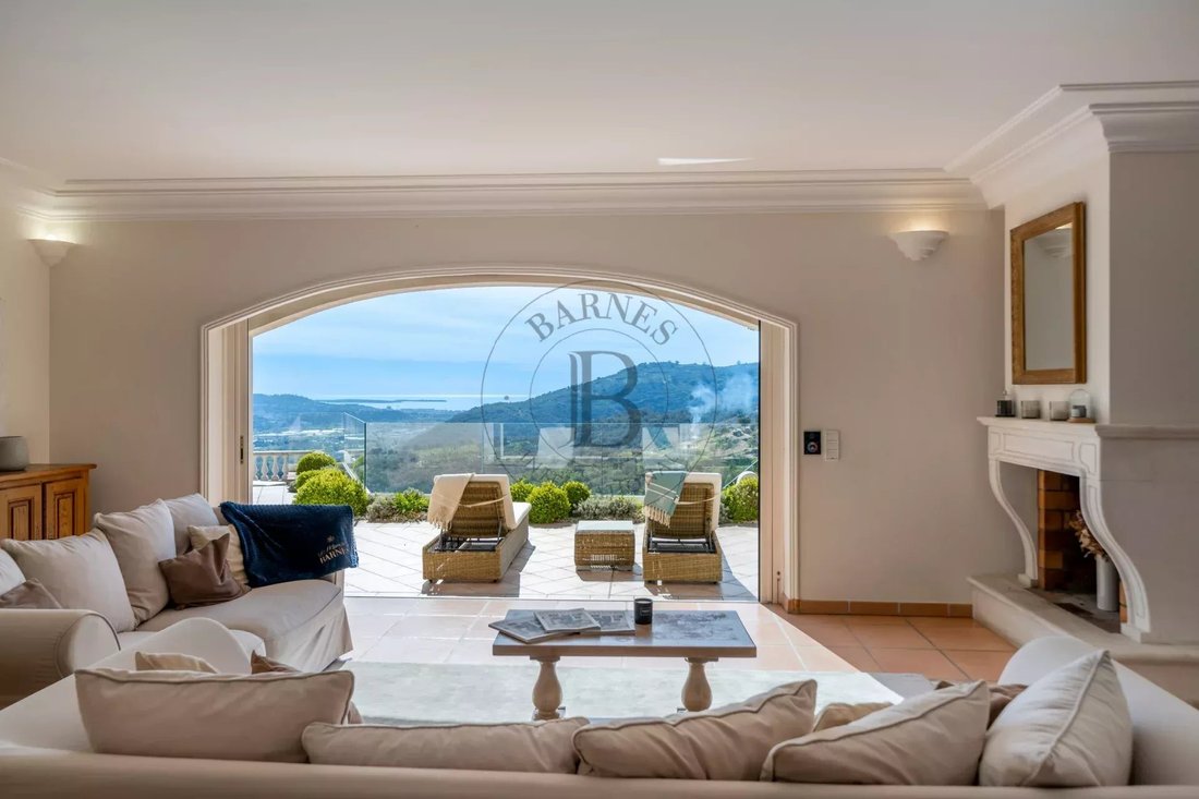 Villa in Pégomas, Provence-Alpes-Côte d'Azur, France 2 - 17599043
