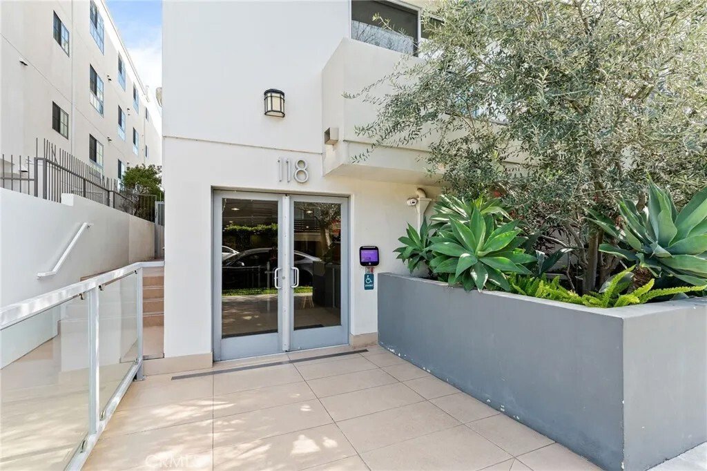 Condo in West Hollywood, California, United States 3 - 17828675