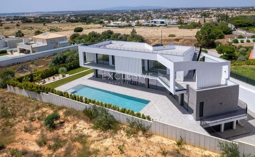 Villa in Olhos de Agua, Algarve, Portugal 1
