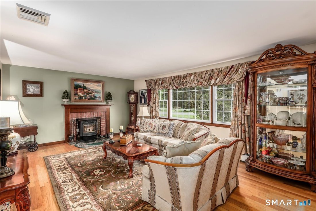 House in Shelton, Connecticut, United States 4 - 18041317