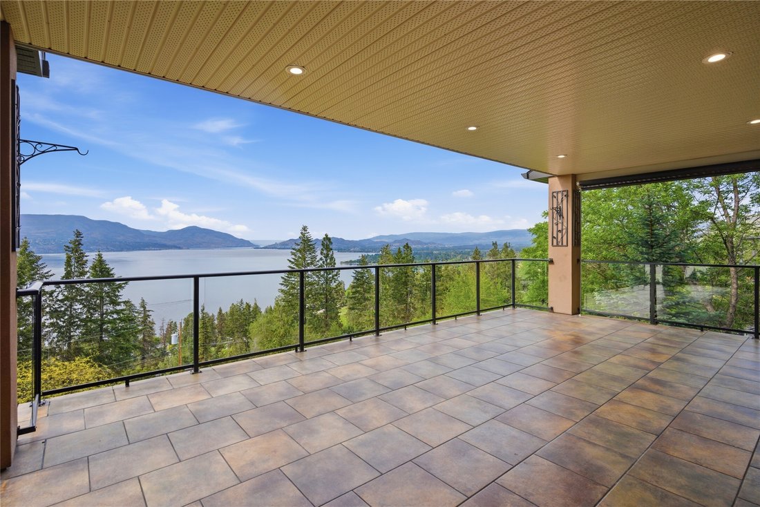 House in Kelowna, British Columbia, Canada 1 - 18042615