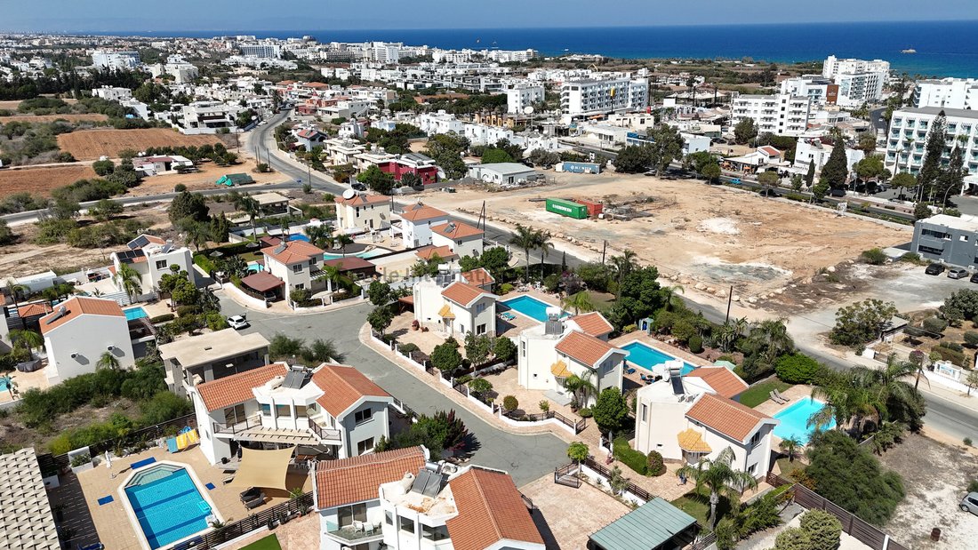 Villa in Paralimni, Famagusta, Cyprus 2 - 18036194