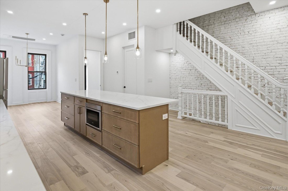 House in New York, New York, United States 5 - 18042461
