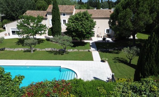 Villa in Ouest, Monteux, France 1