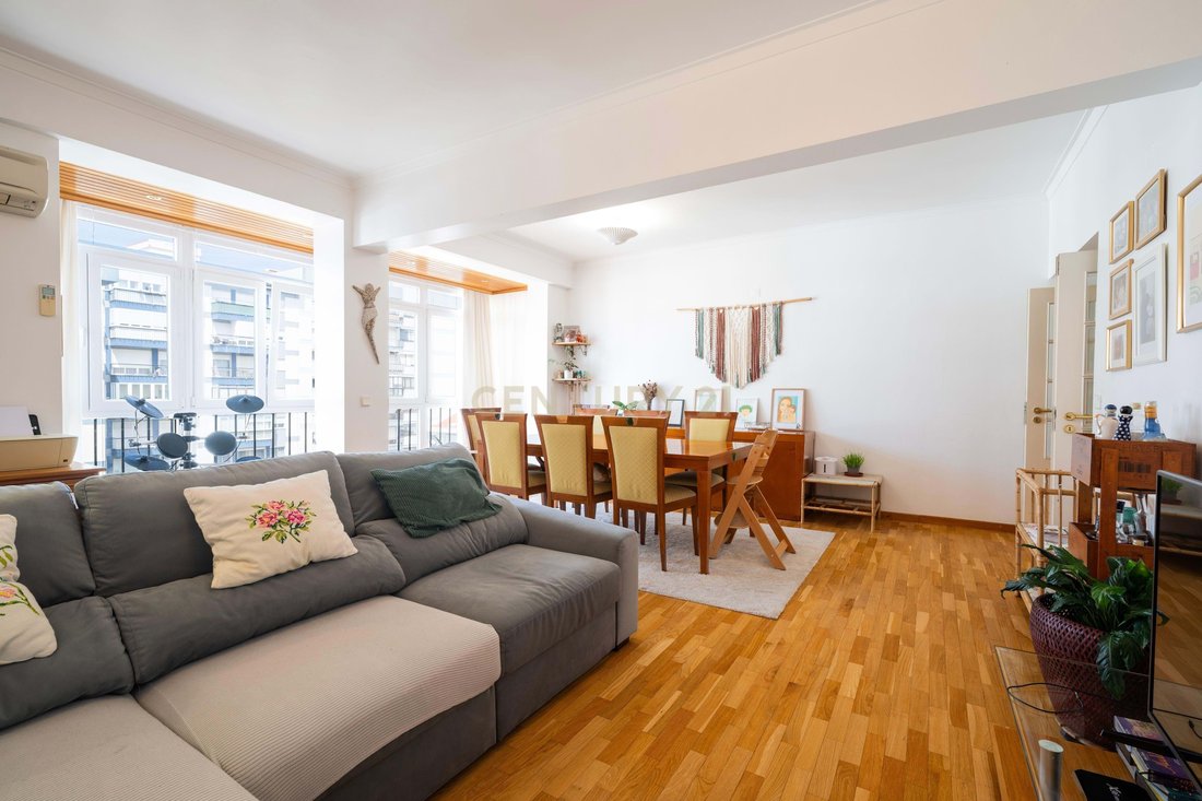 Apartment in Carnaxide e Queijas, Lisbon, Portugal 3 - 18037971