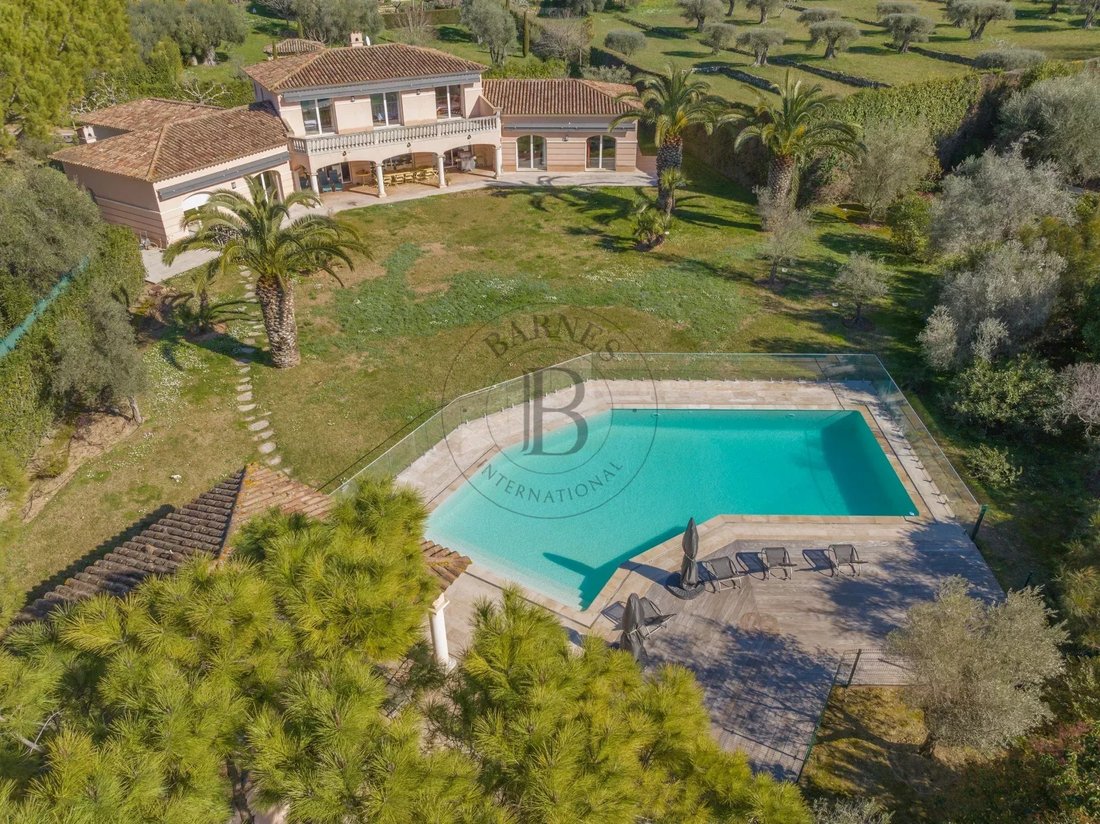 Villa in Mougins, Provence-Alpes-Côte d'Azur, France 1 - 17339720