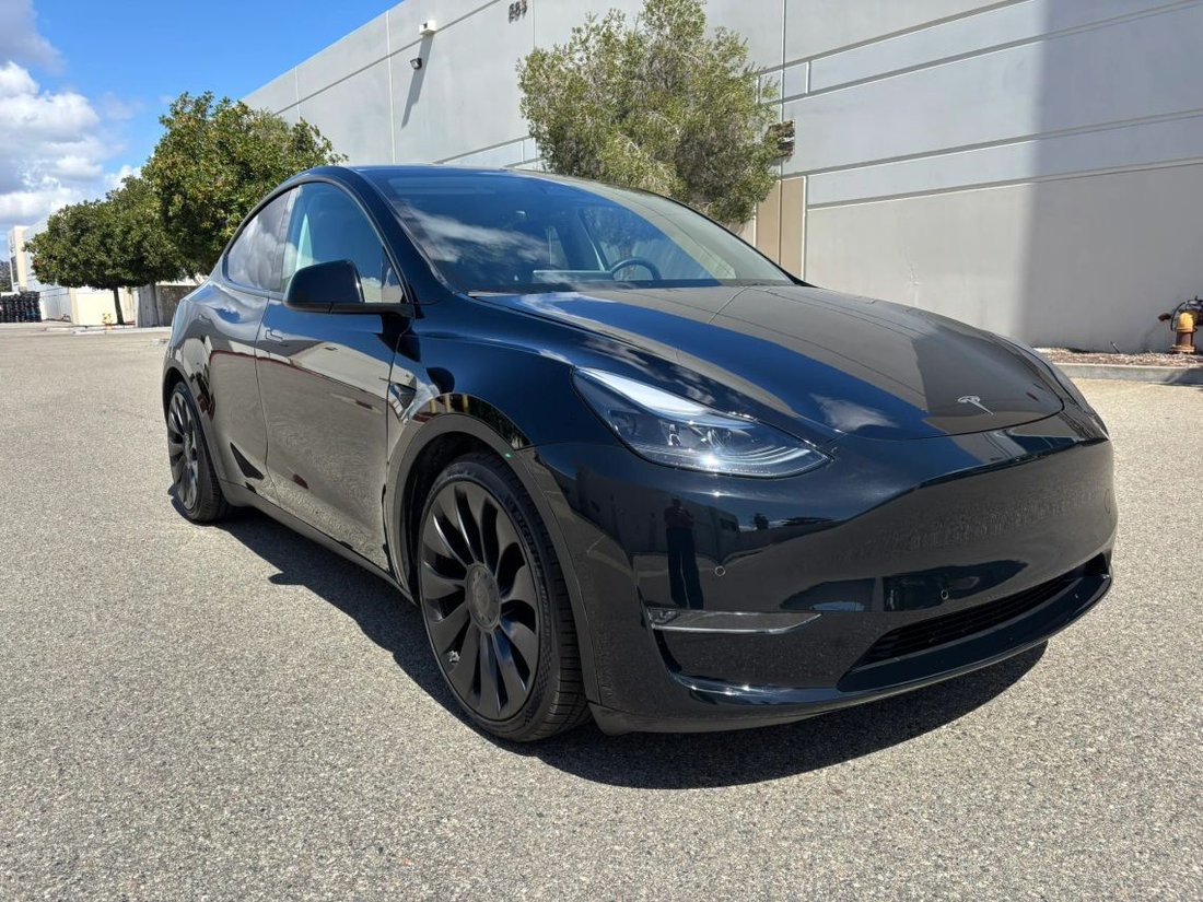 Suv in Corona, CA, United States 3 - 18046040