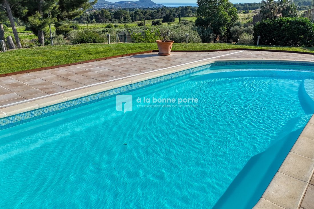 Villa in La Cadiere-d'Azur, Provence-Alpes-Côte d'Azur, France 3 - 18045016