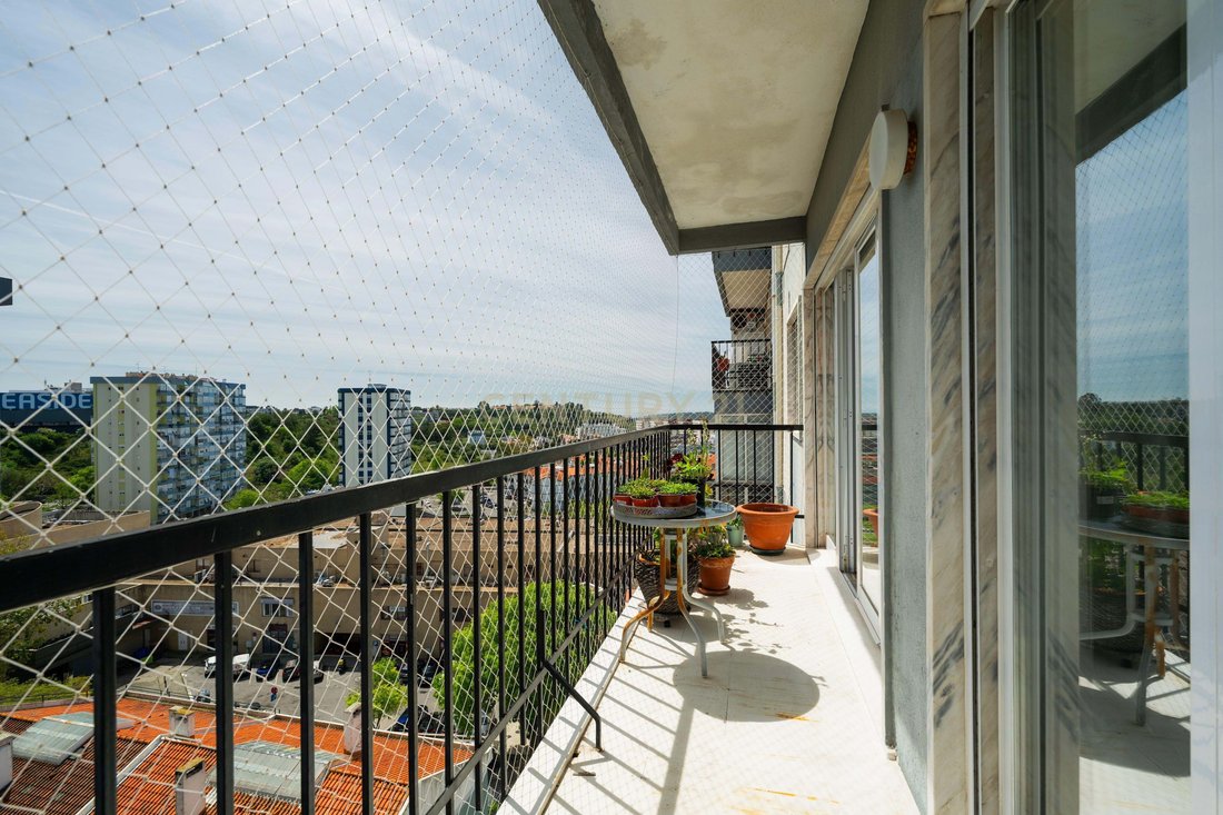 Apartment in Carnaxide e Queijas, Lisbon, Portugal 2 - 18037971