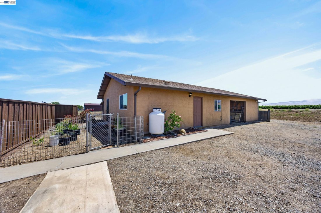 House in Tracy, California, United States 3 - 18041521
