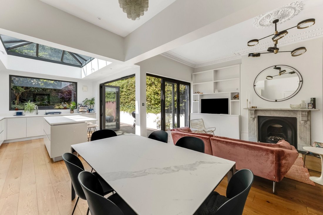 House in Hornsey Rise, Islington, England 3 - 18040286