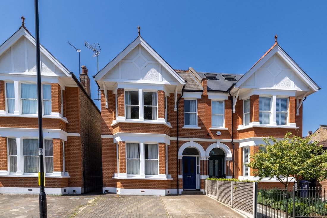 House in West Acton, Ealing, England 1 - 18036132