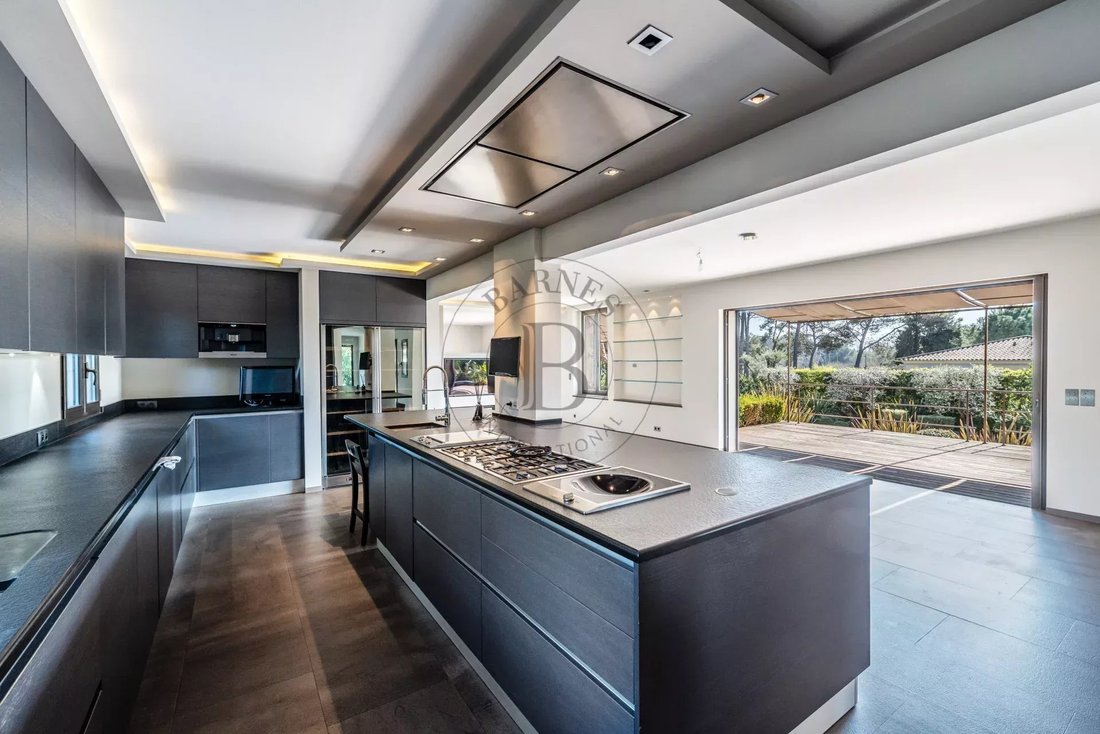 Villa in Mougins, Provence-Alpes-Côte d'Azur, France 4 - 17039104