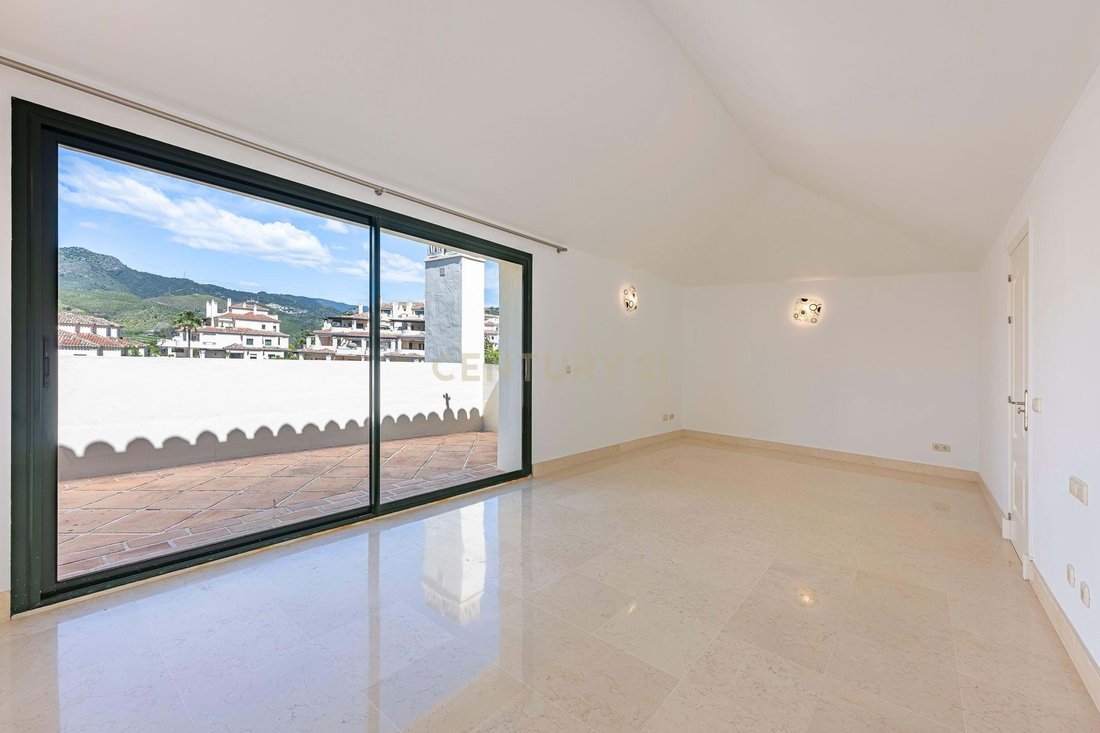 Apartment in Benahavis, Andalusia, Spain 4 - 15610935