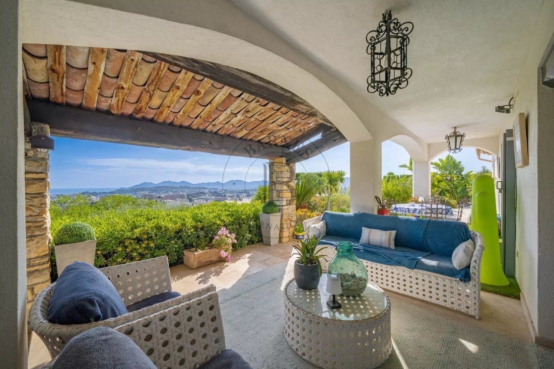 Villa in Mougins, Provence-Alpes-Côte d'Azur, France 1 - 17808127