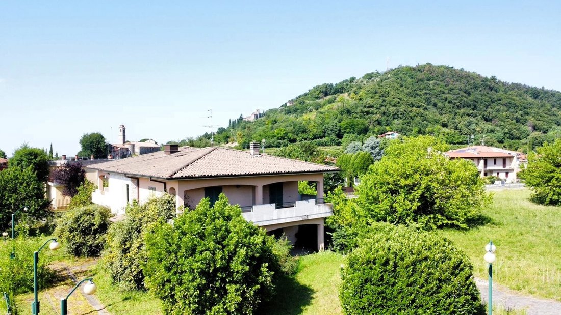 Villa in Rovato, Lombardy, Italy 1 - 18048267