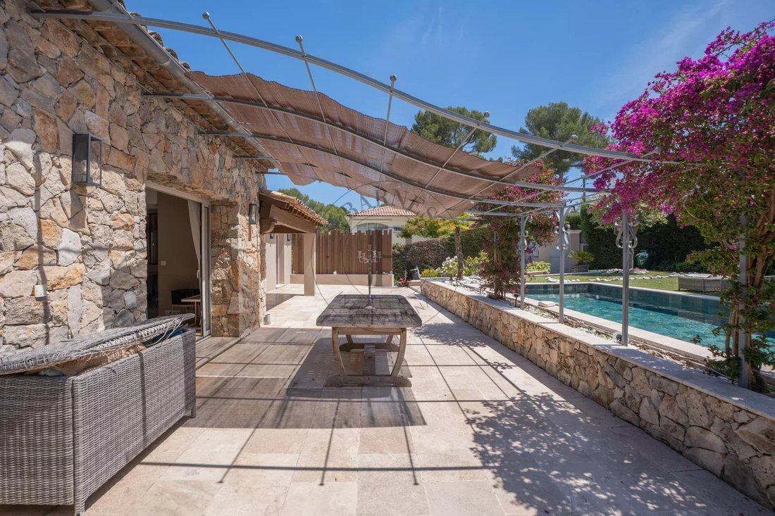 Villa in Mougins, Provence-Alpes-Côte d'Azur, France 3 - 17984489