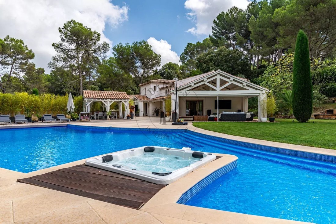 Villa in Mougins, Provence-Alpes-Côte d'Azur, France 1 - 17042835