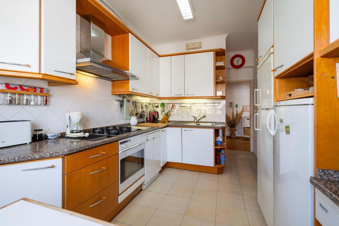 Apartment in Carnaxide e Queijas, Lisbon, Portugal 4 - 18037971