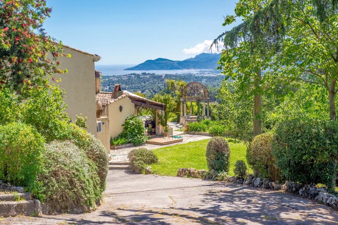 Villa in Mougins, Provence-Alpes-Côte d'Azur, France 1 - 17039113