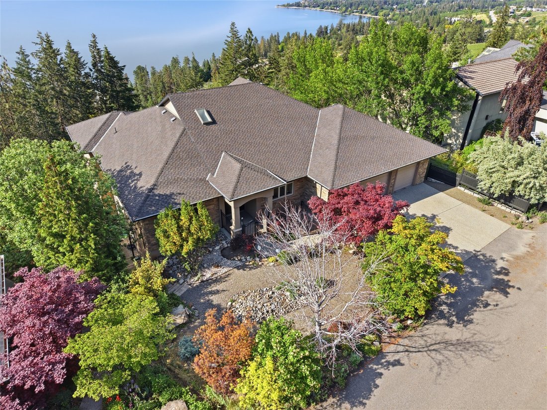 House in Kelowna, British Columbia, Canada 1 - 18042615