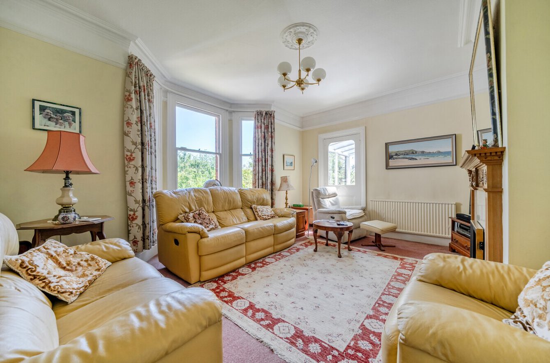 House in Guildford, England 5 - 18036249