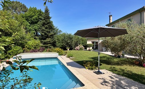 House in Sud, Artigues-pres-Bordeaux, France 1