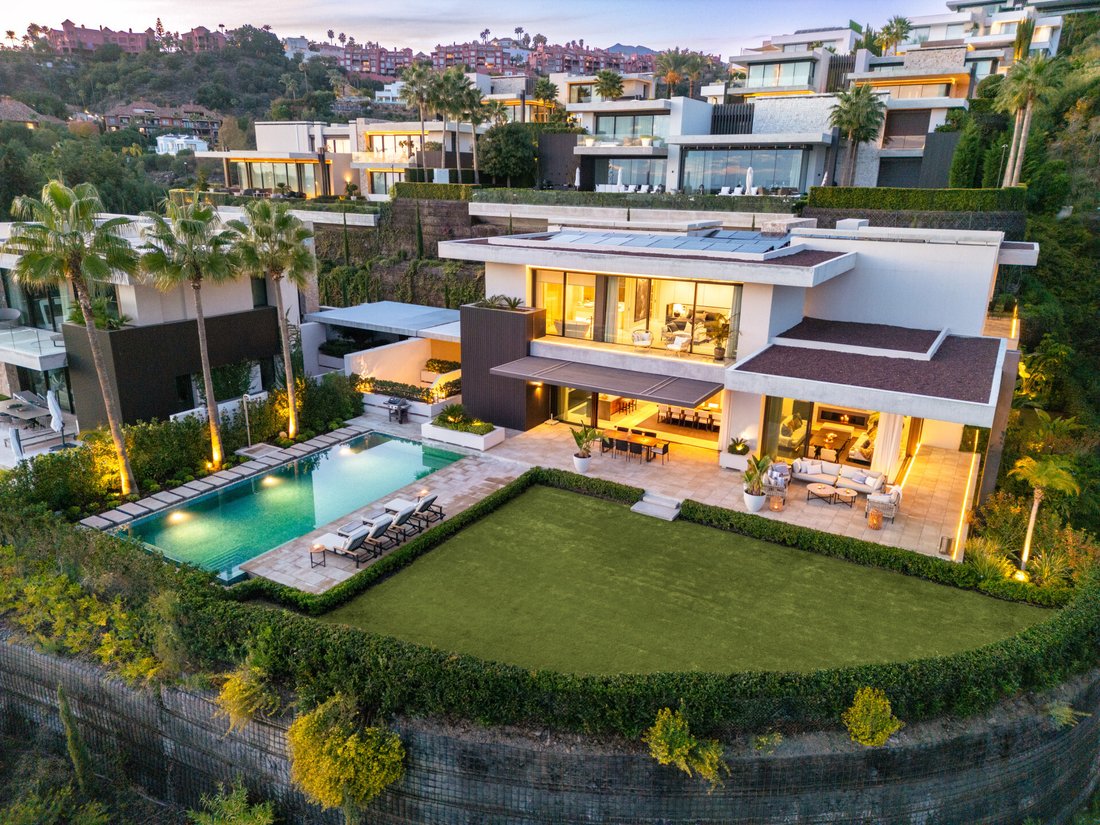 Villa in La Quinta, Benahavis, Andalusia 1 - 15024956