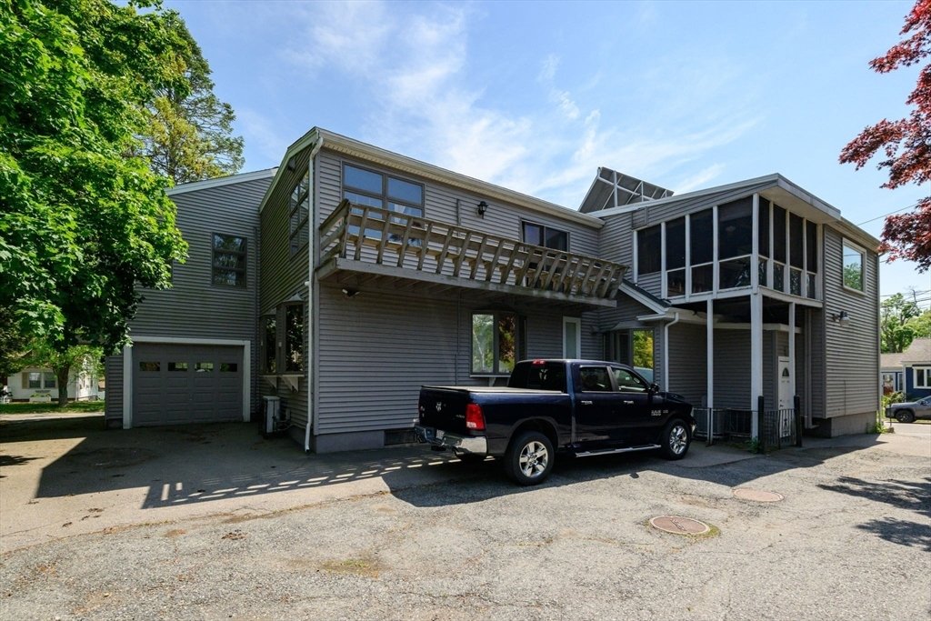 Norton, Massachusetts, United States 5 - 18043080