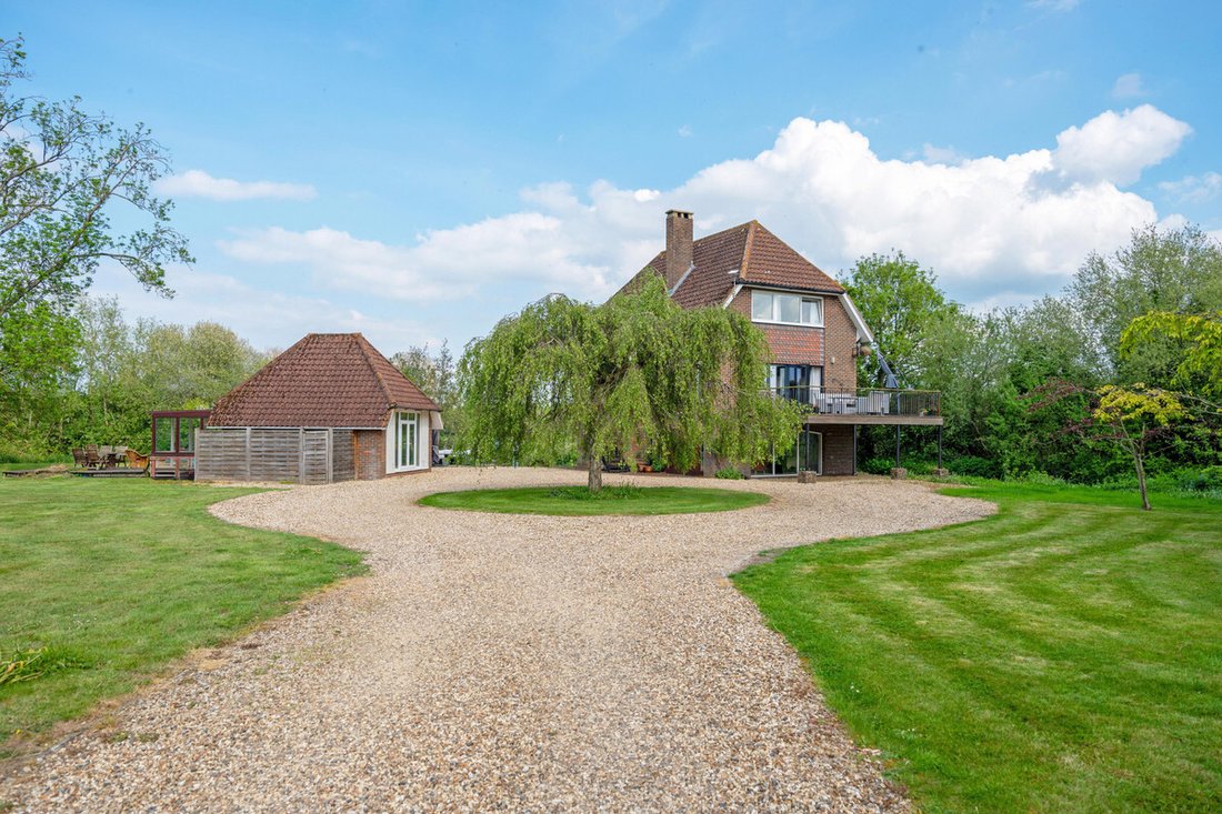 House in Sherfield on Loddon, England 3 - 18044619