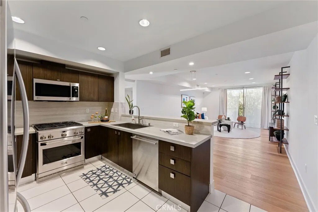 Condo in West Hollywood, California, United States 4 - 17828675