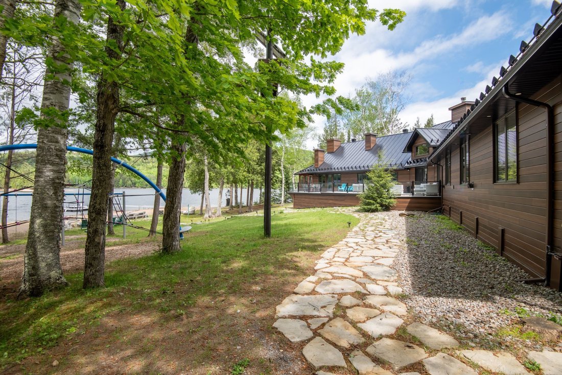 House in Mont-Tremblant, Quebec, Canada 2 - 18042700
