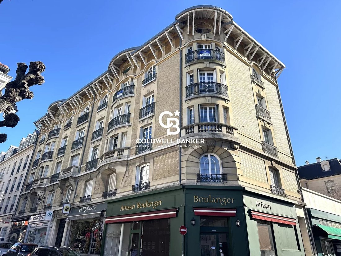 Apartment in Le Vésinet, Ile-de-France, France 1 - 17904083
