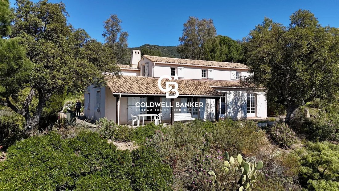 House in Rayol-Canadel-sur-Mer, Provence-Alpes-Côte d'Azur, France 3 - 17560979