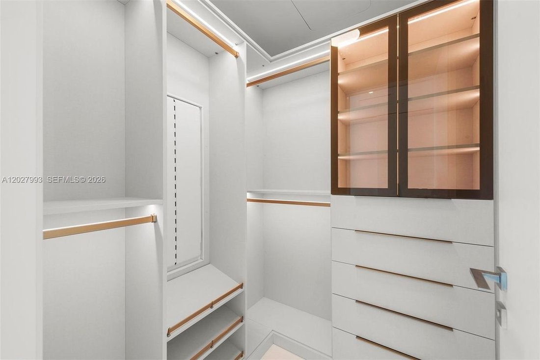 Condo in Miami, Florida, United States 4 - 18047888