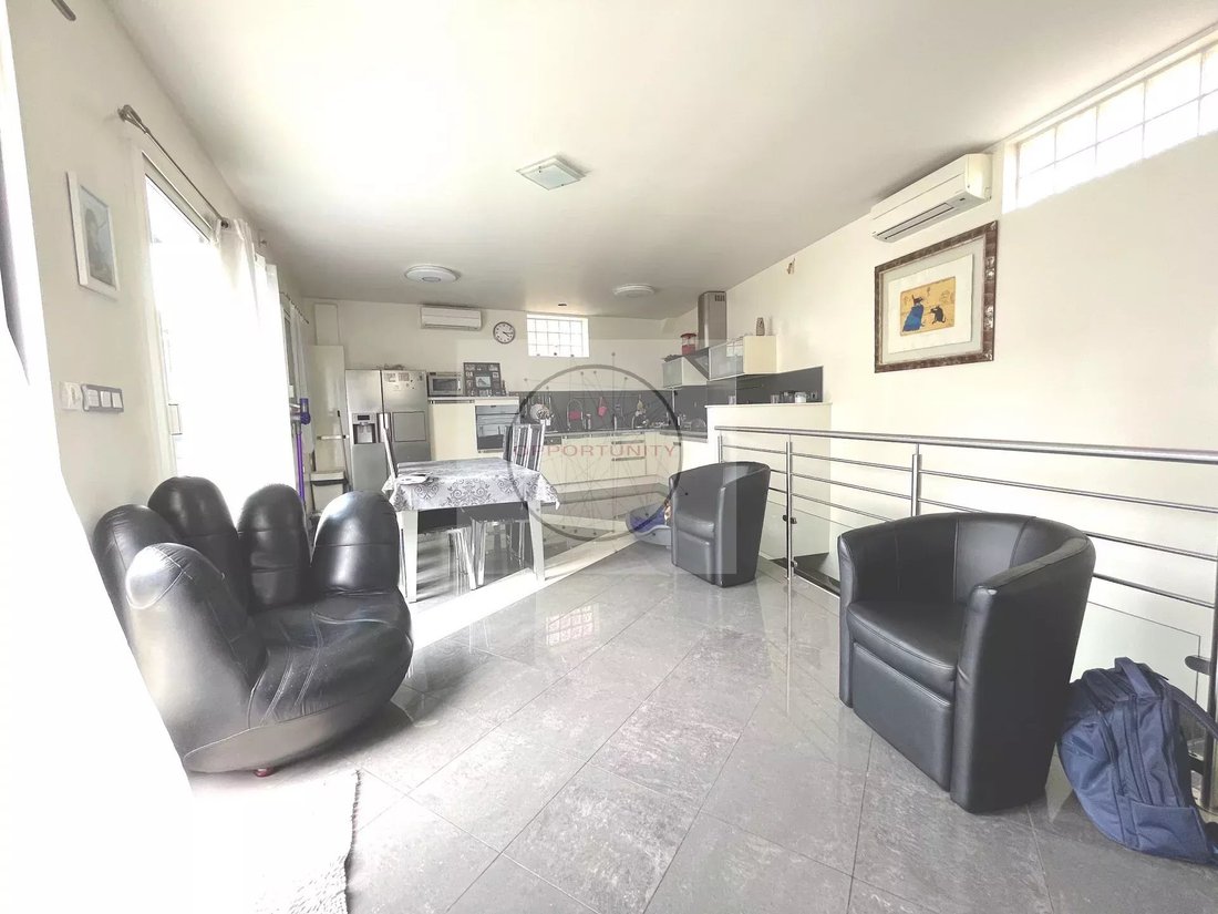 House in Vincennes, Ile-de-France, France 2 - 18042776