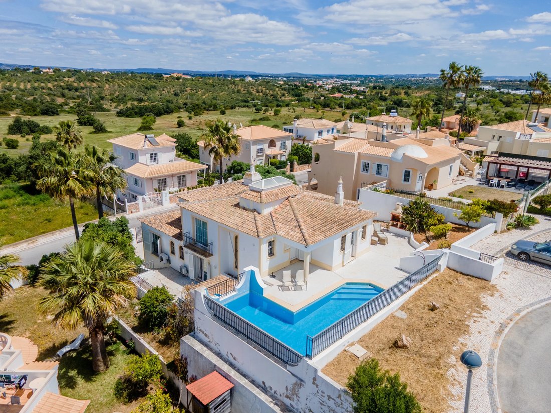 Villa in Olhos de Agua, Algarve, Portugal 1 - 18041119