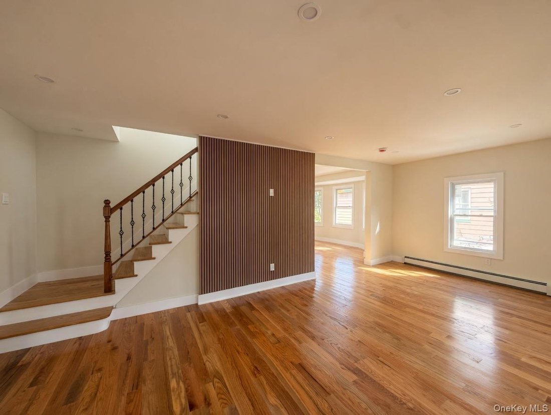 House in New York, New York, United States 4 - 17969034