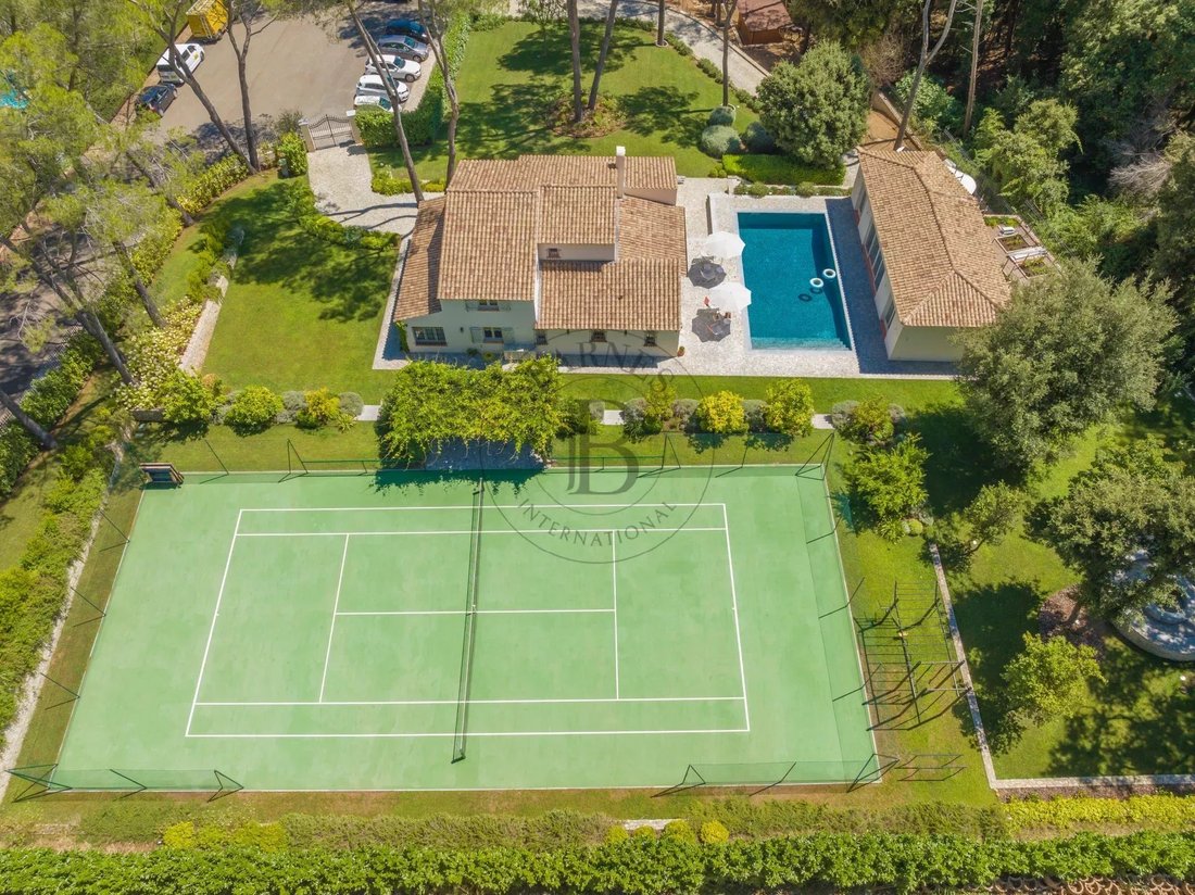 Villa in Mougins, Provence-Alpes-Côte d'Azur, France 2 - 17539908