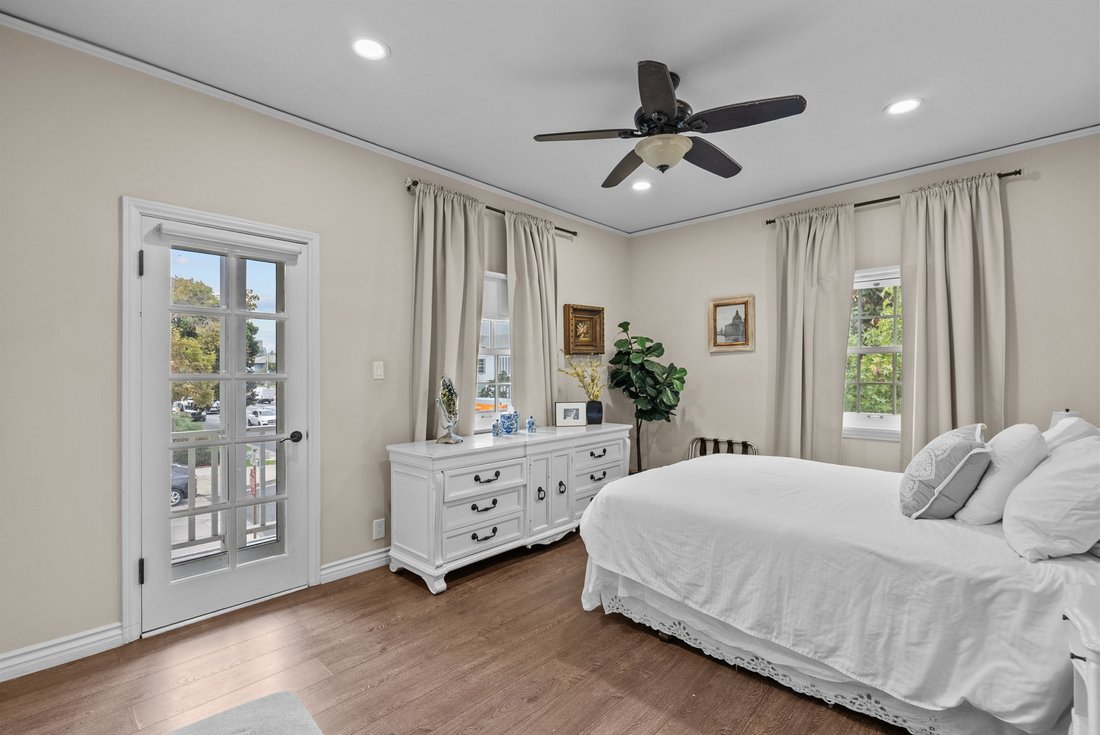 Beverly Hills, California, United States 4 - 18045654