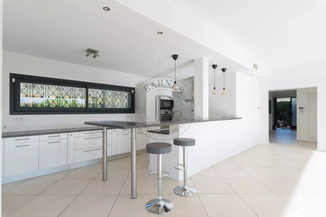Villa in Mougins, Provence-Alpes-Côte d'Azur, France 5 - 17042829