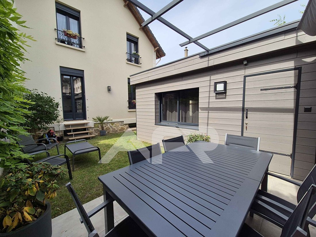 House in Chatou, Ile-de-France, France 1 - 18040934